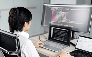 玉溪 api php源码,下载的php源码怎么运行呢？